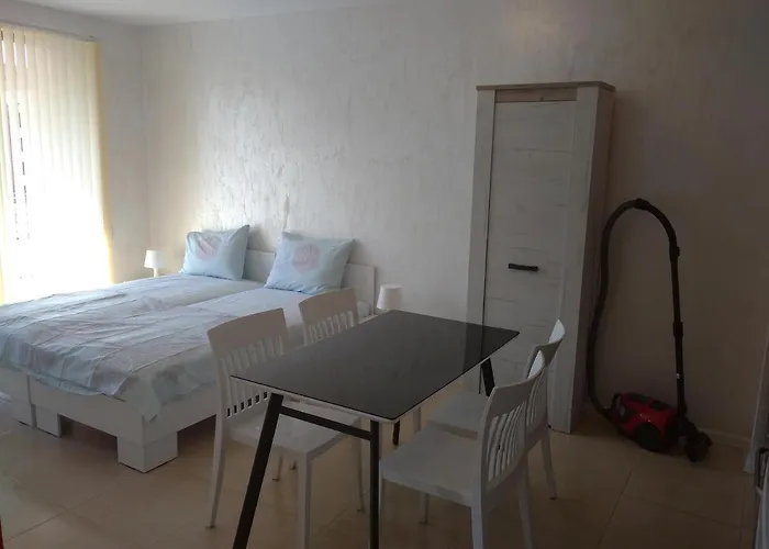 Apartament Niya Kavaci *